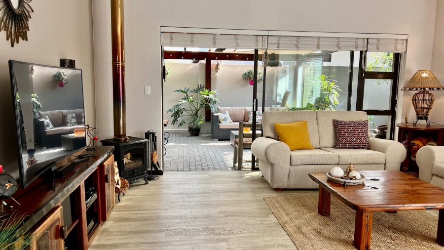 3 Bedroom Property for Sale in Earls Court Lifestyle Estate Western Cape